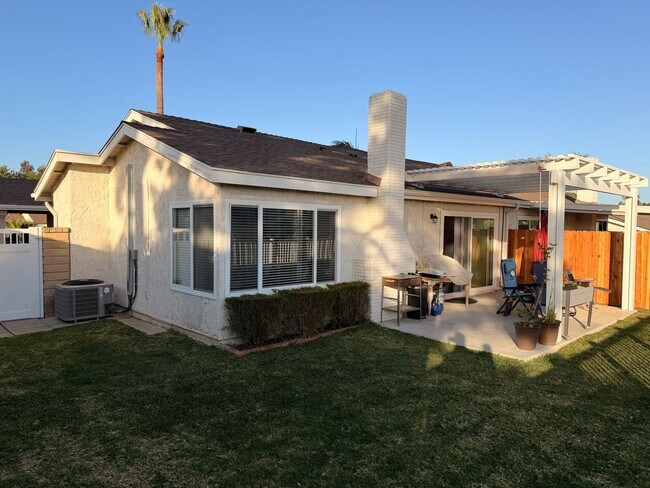 Foto del edificio - Amazing views in a great one story Mission Oaks home - Camarillo