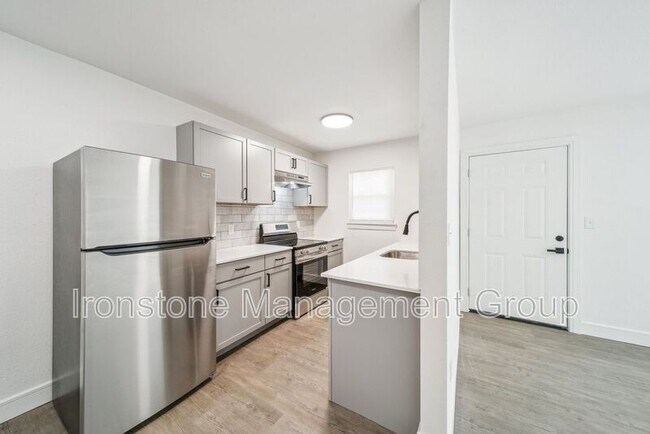 Building Photo - 3165 E 49th St