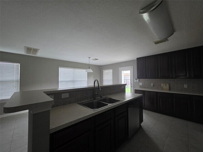Foto del edificio - 15515 Bartlett Pear Ct