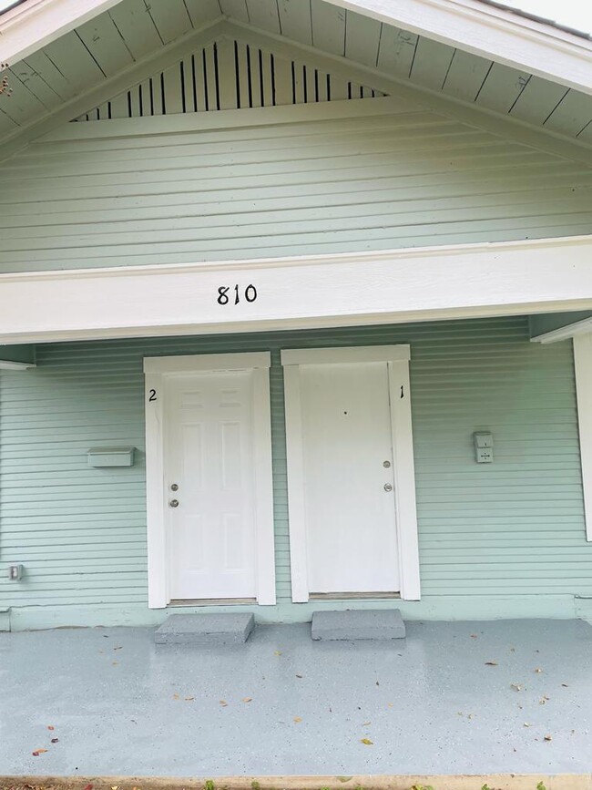 Duplex - 810 Aganier Ave