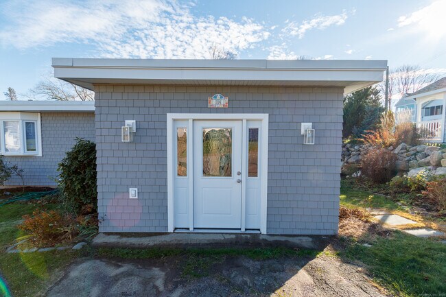 Building Photo - 18 Bay St