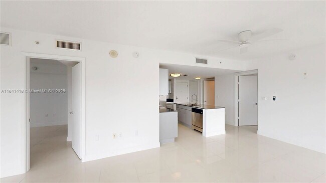 Foto del edificio - 1861 NW S River Dr