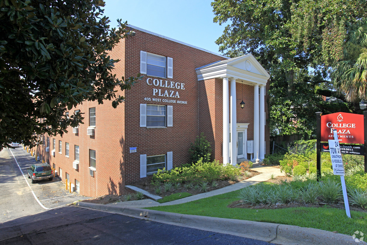 Primary Photo - College Plaza