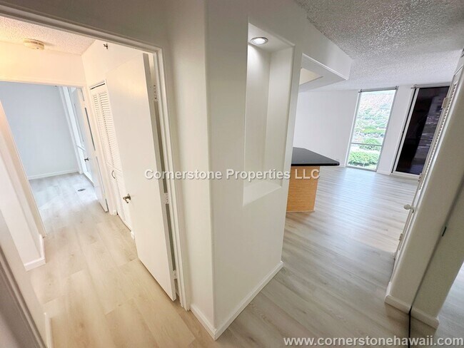 Building Photo - 1212 Nuuanu Ave