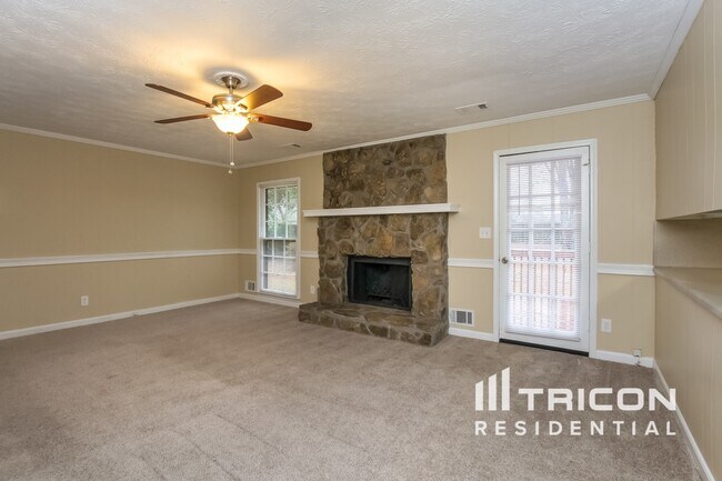 Building Photo - 2633 Green Valley Ct