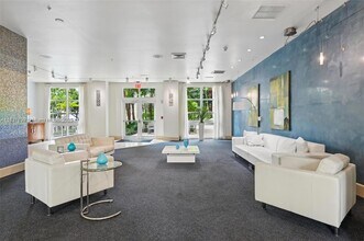 Building Photo - 2000 N Bayshore Dr