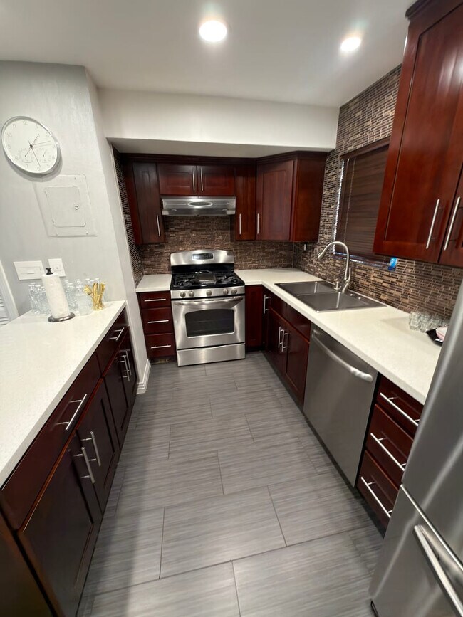 Foto del edificio - 618 N Howard St