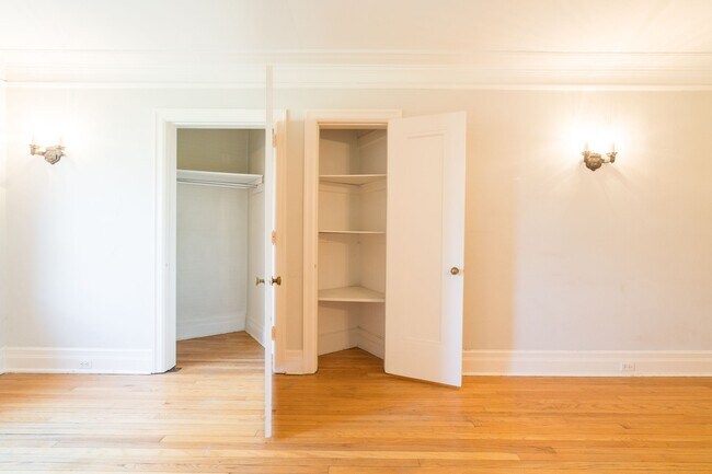 Photo du bâtiment - Lawrence Park Apartments