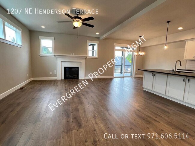 Foto del edificio - Contemporary 4 Bedroom home located in the...
