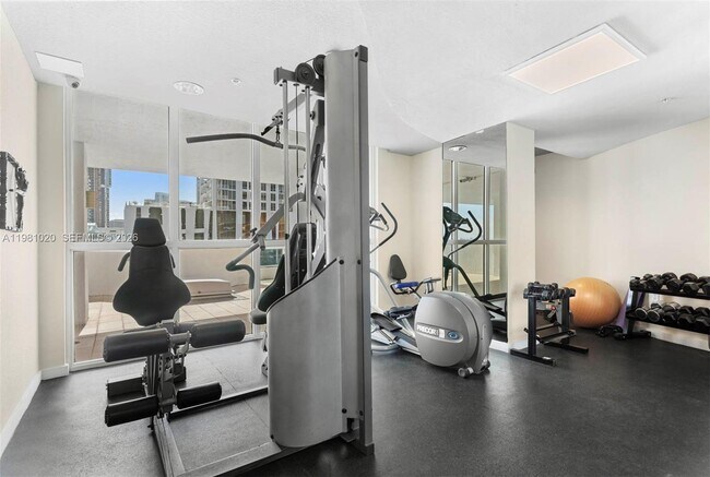 Foto del edificio - 500 NE 29th St