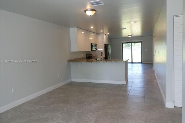 Building Photo - 10139 W Hibiscus St