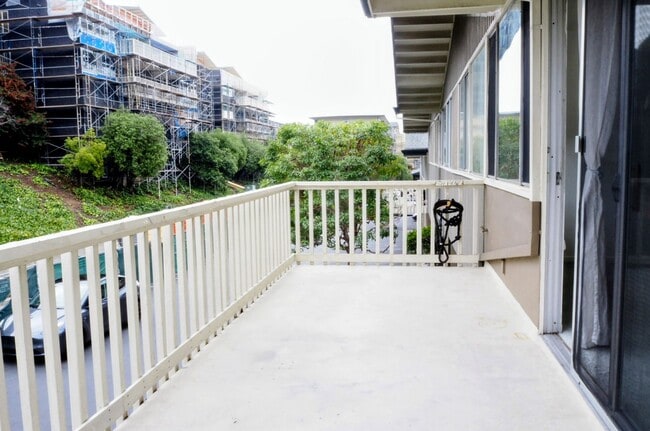 Building Photo - Cozy 1br condo in Tiburon w/amazing views
