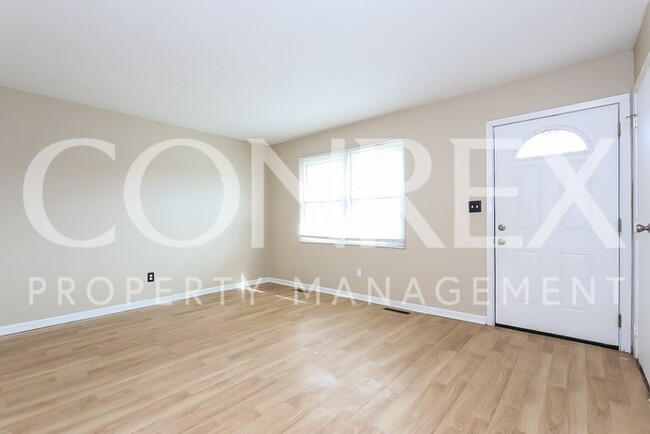 Building Photo - Beautiful 3 Bedroom with Patio!