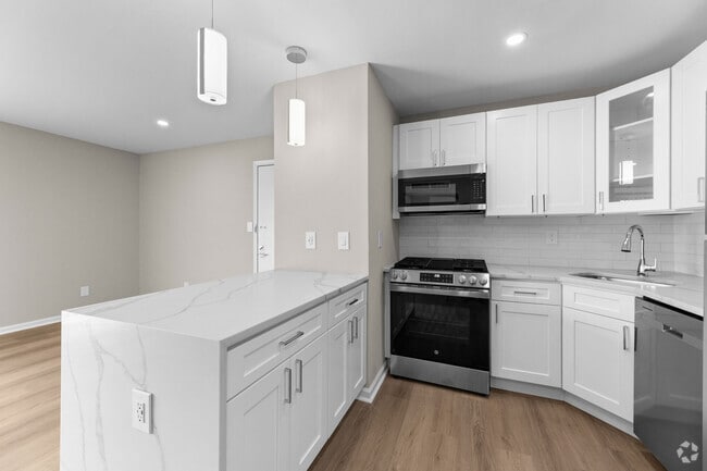 Building Photo - The Crossings at Plainsboro
