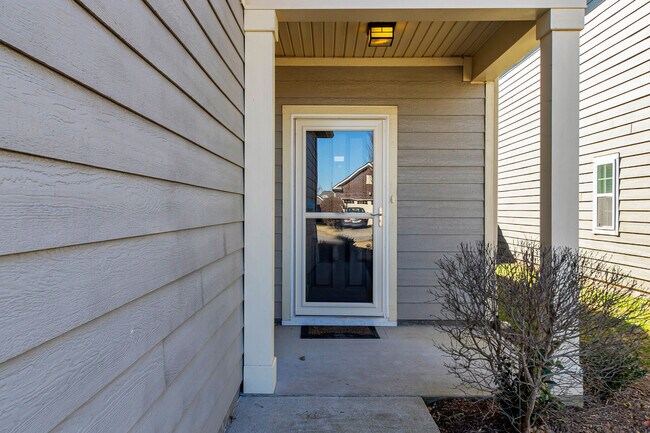 Foto del edificio - 1018 Hemlock Dr