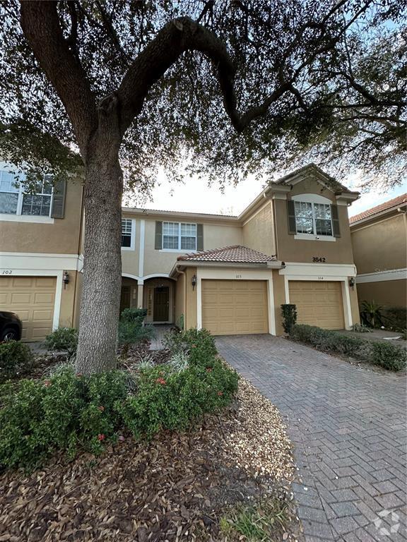 Hamptons at Metrowest Condominiums Apartments for Rent with a Garage