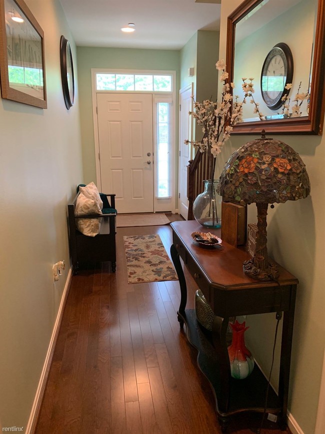 Building Photo - 4 br, 3.5 bath Townhome - 124 Amelia Way