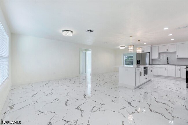 Foto del edificio - 6031 MacBeth Ln