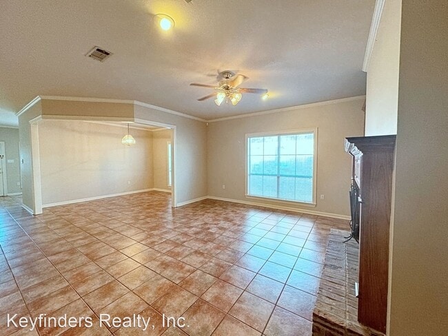 Foto del edificio - 3 br, 2 bath House - 8422 Justin Ave.