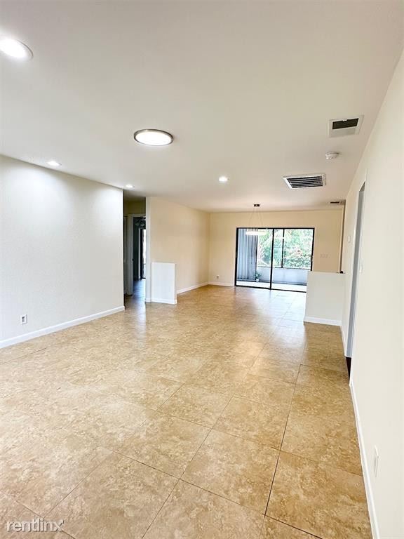 Foto del edificio - 3 br, 2 bath House - 304 NE 38th St