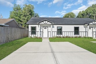 Building Photo - 12009 Meadowgreen St