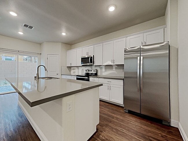 Foto del edificio - 720 Terrain Star Ave