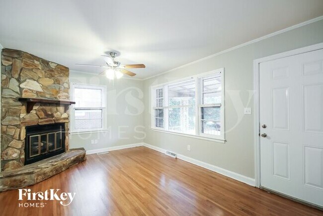 Building Photo - 2324 Markham Ct