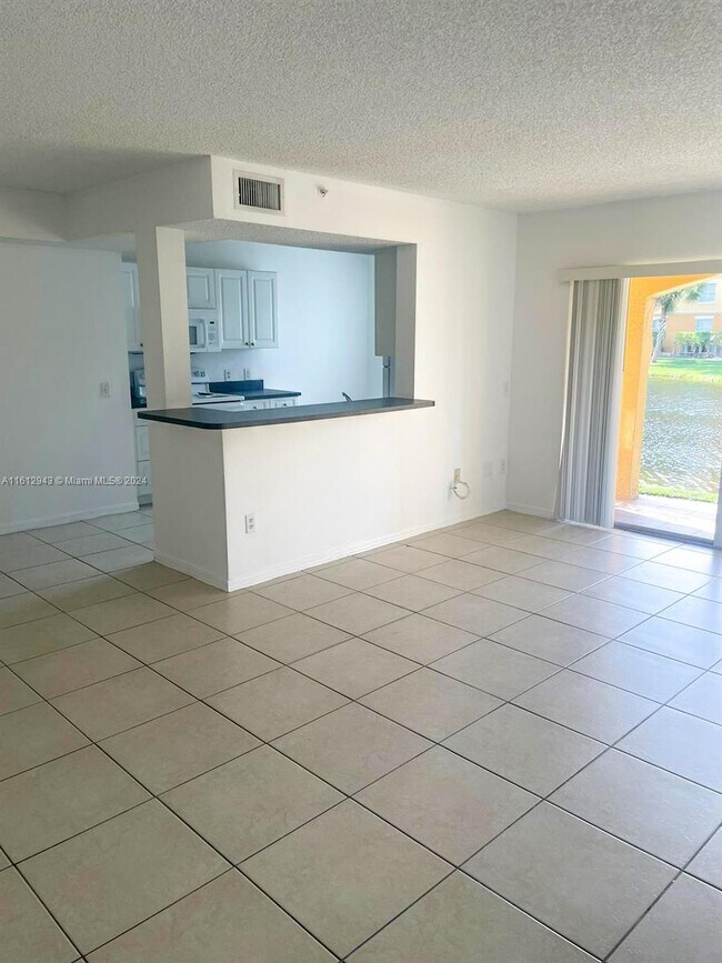Foto del edificio - 9645 NW 1st Ct