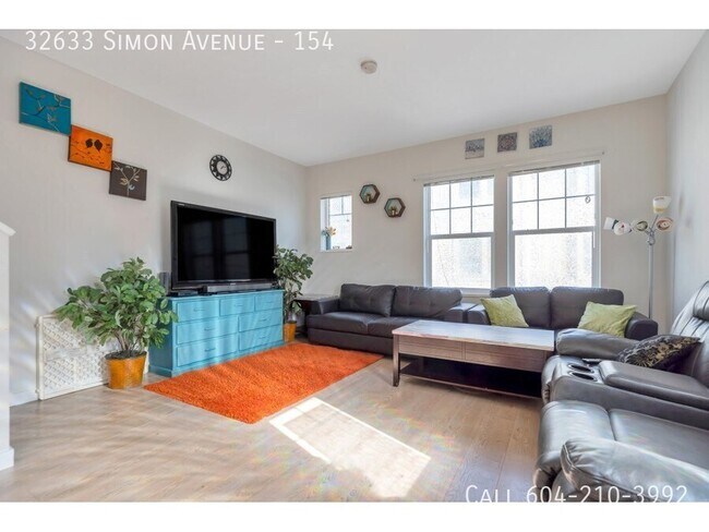 Photo du bâtiment - Corner Unit Townhouse In Abbotsford!