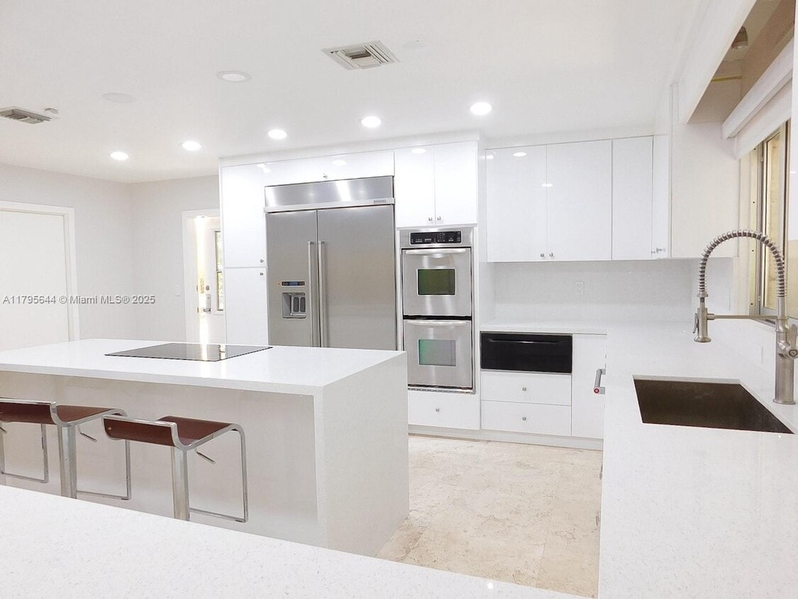 Foto principal - 5305 SW 62nd Ave