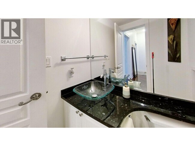 Photo du bâtiment - 7600 Blundell Rd