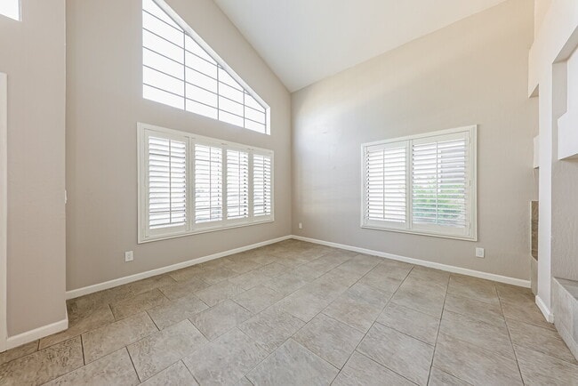 Building Photo - 4533 E Annette Dr