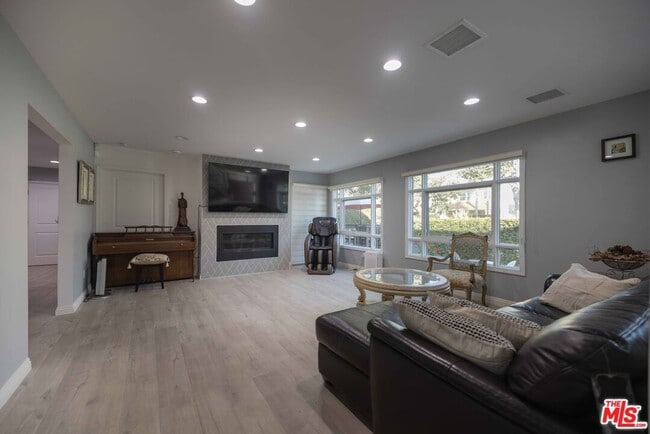 Foto del edificio - 1121 S Wilton Pl