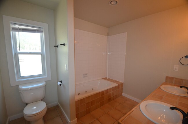 Building Photo - 1194 CR 6