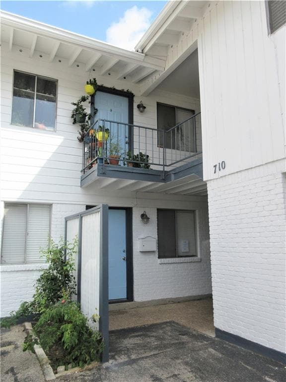 Building Photo - 710 W 34th St