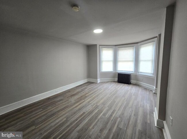 Building Photo - 6149 W Columbia Ave