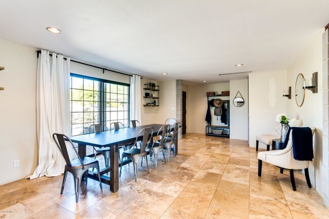 Building Photo - 4129 E Palo Verde Dr