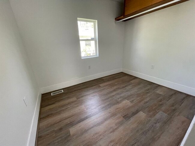 Building Photo - 603 E Golf Ave