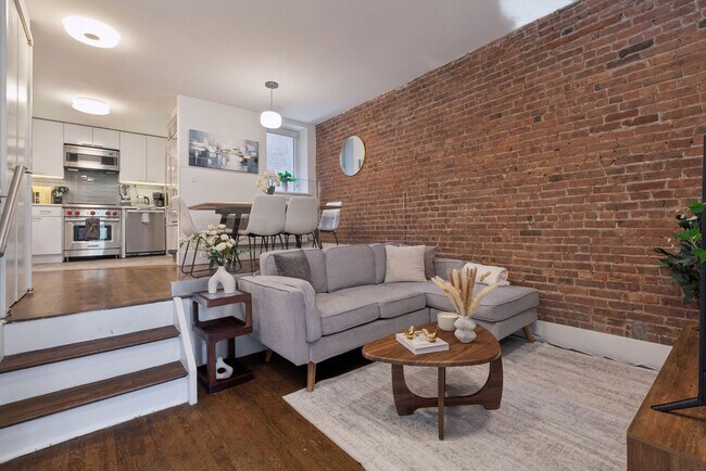 Building Photo - 125 E 83rd St