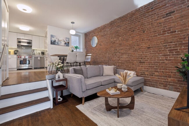 Building Photo - 125 E 83rd St