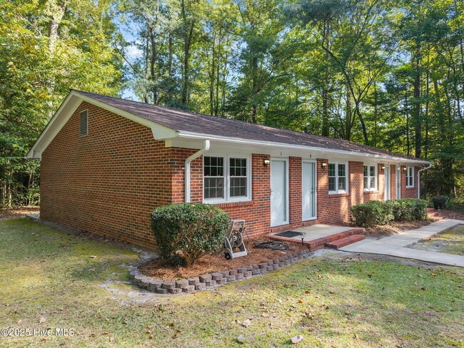 Building Photo - 1190 Gould Rd
