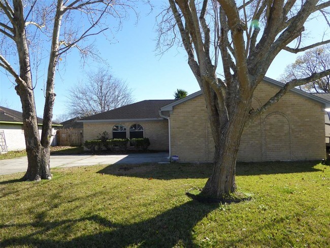 Building Photo - 2911 Mariner Dr