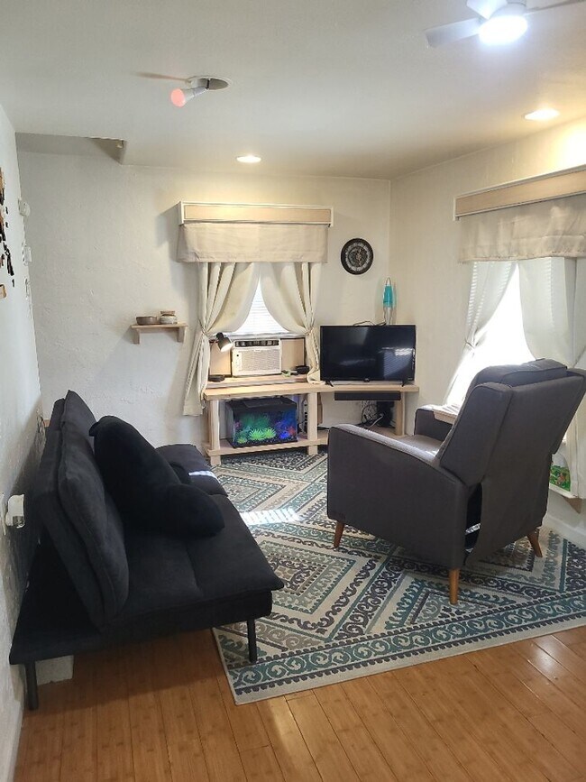 Building Photo - 747 Willow St