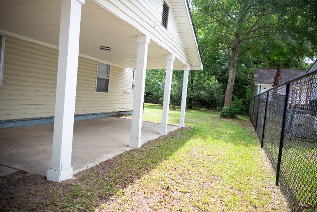 Foto del edificio - 1715 Jarrell Dr