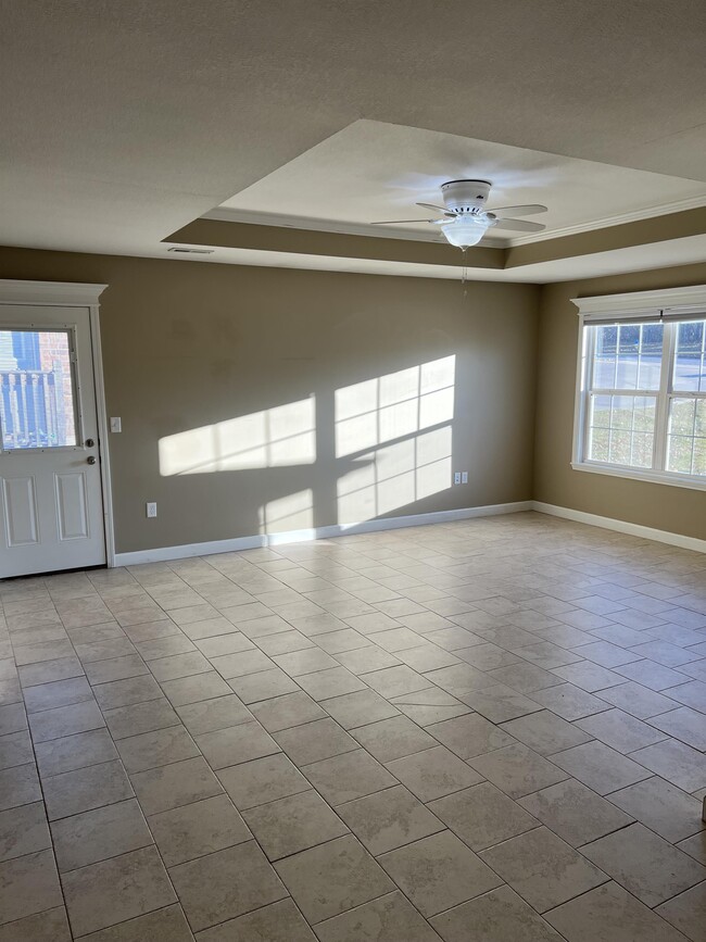 Building Photo - 903 W Gay St