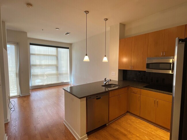 Foto del edificio - 525 E 6th St