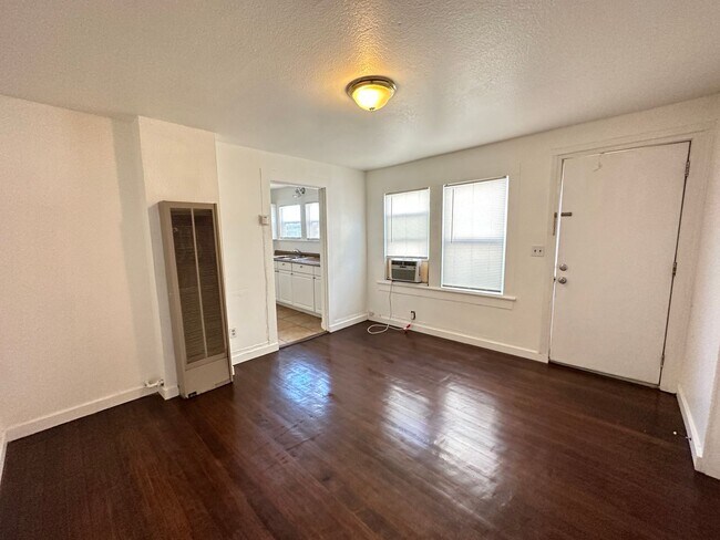 Foto del edificio - 329 B St