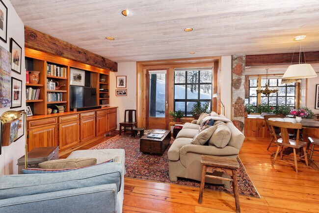 Building Photo - 172 Deer Ridge Ln