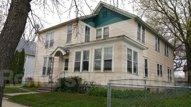 Building Photo - 407 N Elm Ave