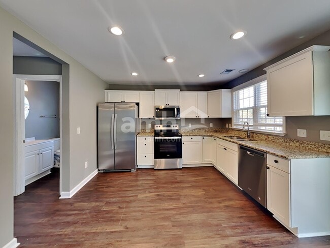 Building Photo - 2412 Newberry Ln